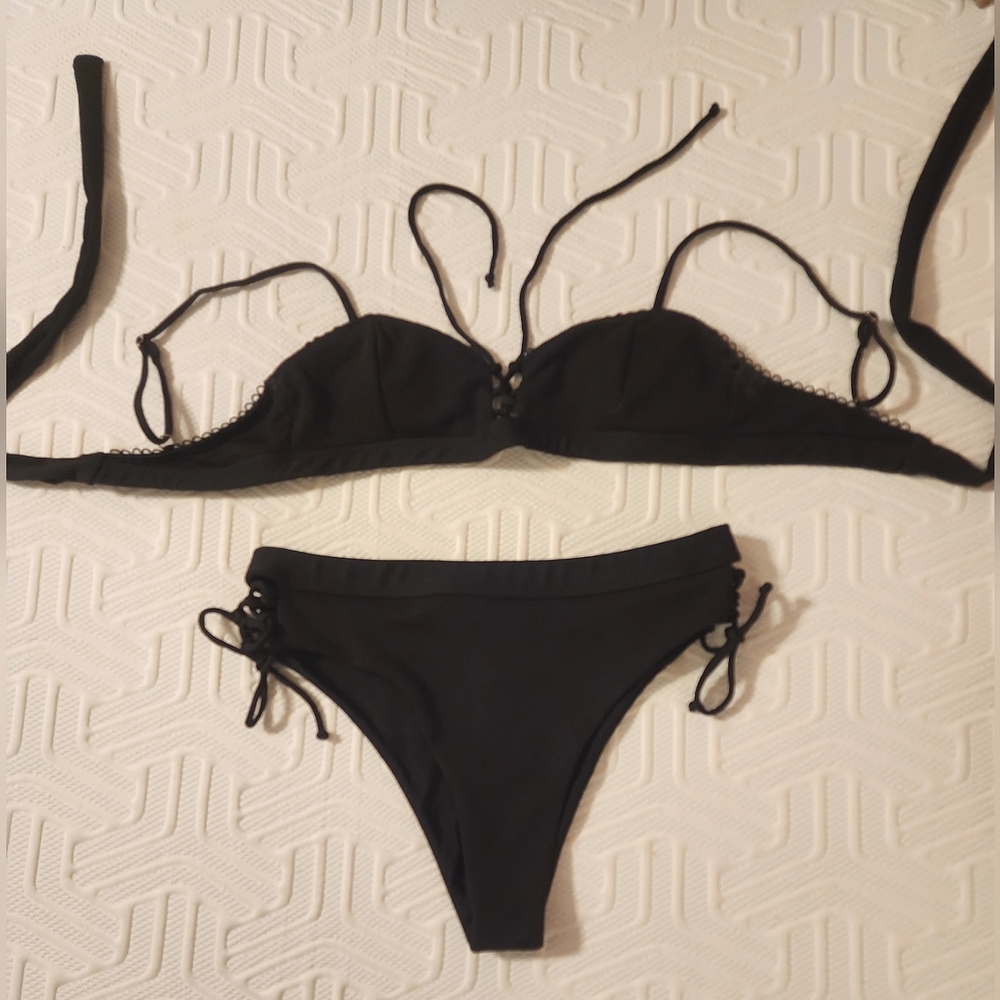 Bikini. A-B CUP TOP, LARGE BOTTOMS